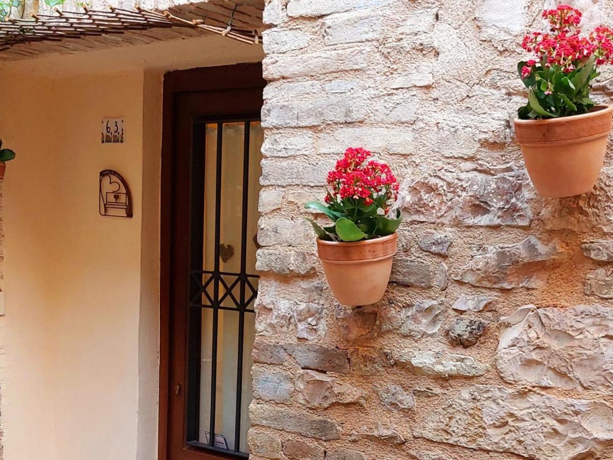 Nel Vicolo Dei Baci - Casa Vacanze Al Bacio スペッロ エクステリア 写真