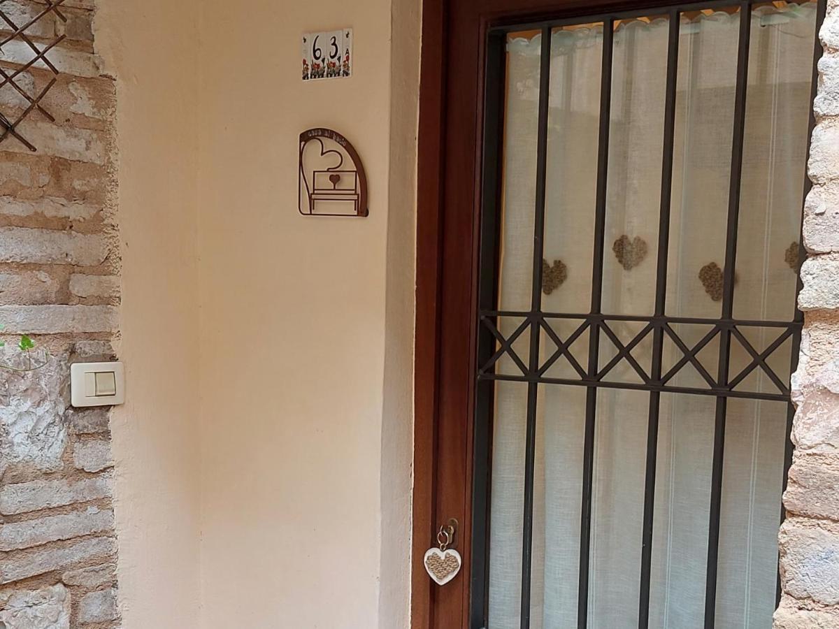 Nel Vicolo Dei Baci - Casa Vacanze Al Bacio スペッロ エクステリア 写真