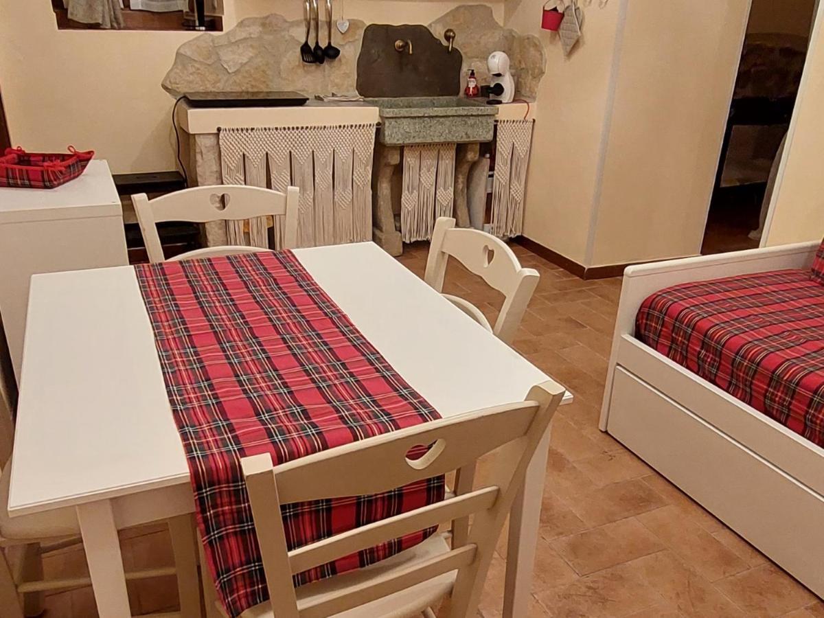 Nel Vicolo Dei Baci - Casa Vacanze Al Bacio スペッロ エクステリア 写真