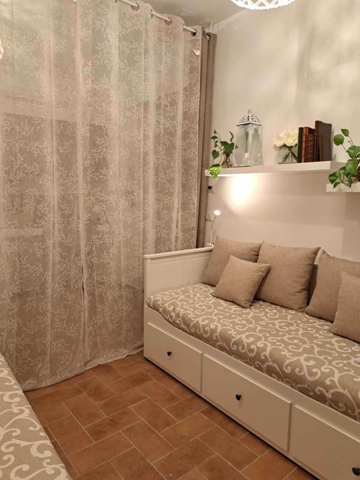Nel Vicolo Dei Baci - Casa Vacanze Al Bacio スペッロ エクステリア 写真